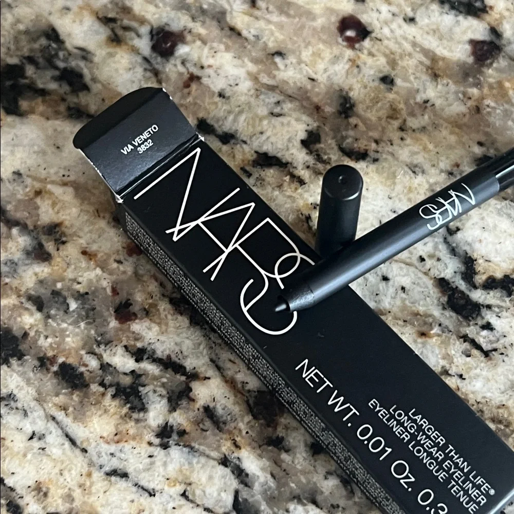 🐈‍⬛🍭NARS Via Veneto Larger Than Life Eyeliner